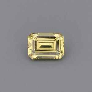 1.5ct Natural Unheated Sapphire Yellow-Green Emerald 7.43x5.44mm