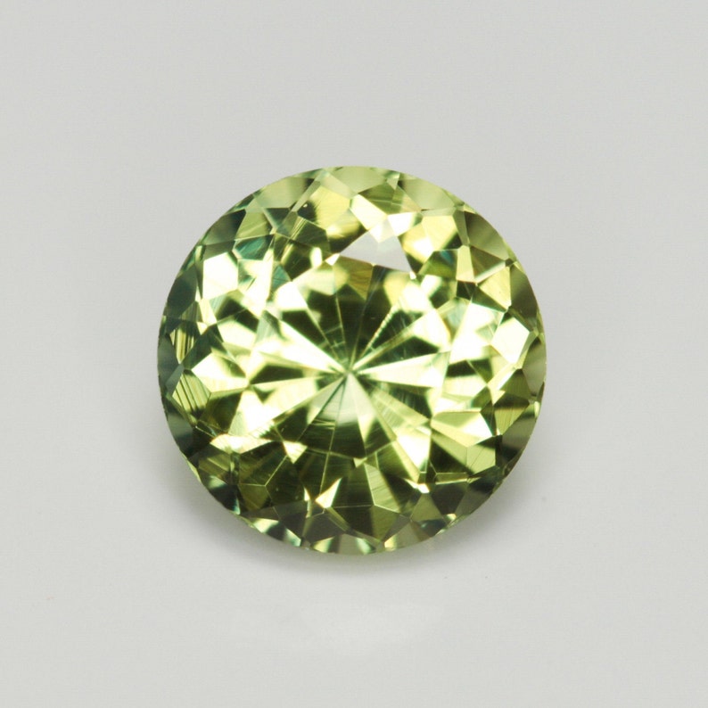 0.674 Carat Yellow Green Sapphire Excellent Cut Round 5 mm Calibrated Heated Loose Stone