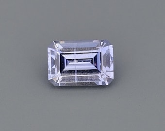 Natuurlijke, onverhitte saffier met violette smaragdkleur, 0,89 ct, 6,47 x 4,50 mm