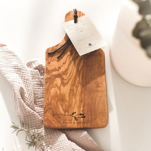 customizable | Olive wood serving board "WILDFLOWER" | Breakfast board | Charcuterie board | Cutting board | Wedding gift