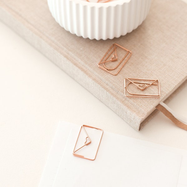 Paper clips | Envelope | heart | Love mail