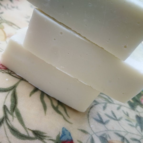 100% olive oil castile soap. Organic and bird friendly. Handmade Cold process solid bar. Unscented unfragranced soap. Sensitive skin bar.