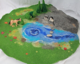 Round fairy and flower felt landscape, diameter 65 cm, felt play mat with cave, meadow, river, stones, bushes, hay + two fir trees