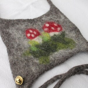 Hand-felted horse leash with fly agaric motif and 2 little bells, horse harness, wool, playing horses, Waldorf, Grau