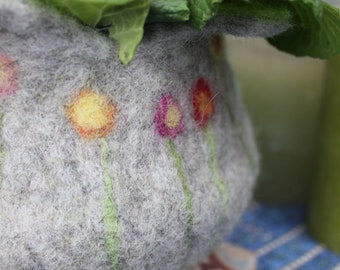 Your hand-felted Easter basket, vase for your heralds of spring, Easter decoration or bowl, spring meadow motif