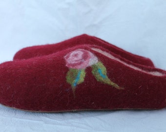 Immediately available hand-felted roses felt slippers size. 39 /40 ladies felt shoes