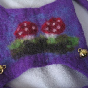 Hand-felted horse leash with fly agaric motif and 2 little bells, horse harness, wool, playing horses, Waldorf, image 5