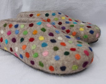 Pantoufles en feutre chaussures en feutre confettis semelle en caoutchouc colorée semelle en feutre beige clair points colorés