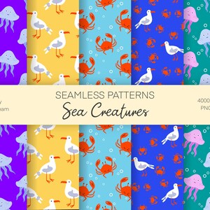 Può includere: Motivi senza cuciture con creature marine. I disegni presentano meduse, gabbiani e granchi su sfondi colorati. Il testo "Sea Creatures" è visualizzato in un carattere decorativo, con "Seamless Patterns" sopra.