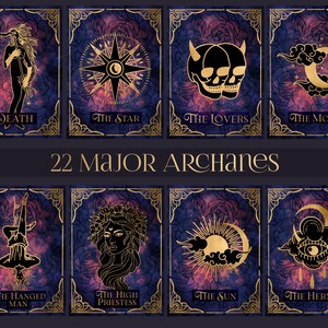 Peut inclure: Un jeu de 22 cartes de tarot avec des bordures dor&eacute;es et un fond violet et noir. Les cartes pr&eacute;sentent des illustrations des arcanes majeurs, notamment la Mort, l'&Eacute;toile, les Amoureux, la Lune, le Pendu, la Grande Pr&ecirc;tresse, le Soleil et l'Ermite.