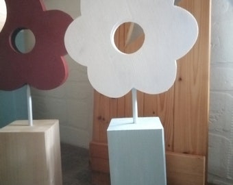 Blume - Holzblüte auf Balken