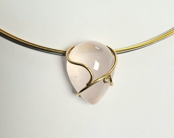 Rose quartz pendant teardrop in 750 yellow gold with brilliant and bicolor steel ring click clasp