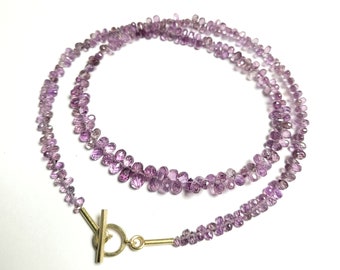 Lilac colored sapphire chain in 750 yellow gold jewelry clasp briolette drop necklace