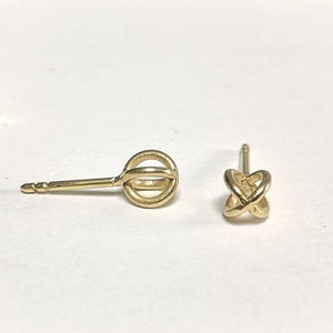 Clous d&#39;oreilles boule - anneau - croix 6 mm or jaune 750 orfèvrerie minimaliste