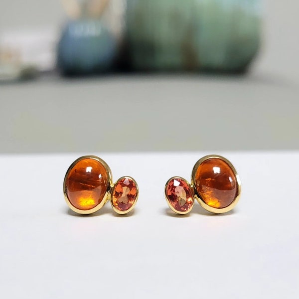 Boucles d'oreilles puces grenat mandarin avec saphirs rouge orangé en or jaune 750