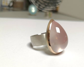 Large rose quartz drop ring set in 585 rose gold and silver cabochon rose gold pink