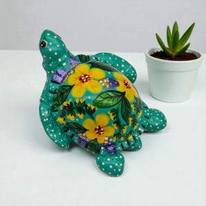 Figurka żółwia z żywicy - figurki, rzeźby i ozdoby żółwia - ręcznie malowana rzeźba żółwia z żywicy - prezent dla przyjaciół - przedmiot na prezent w kształcie żółwia