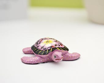 Handgemaakt beeldje zeeschildpad: symbool van een lang leven