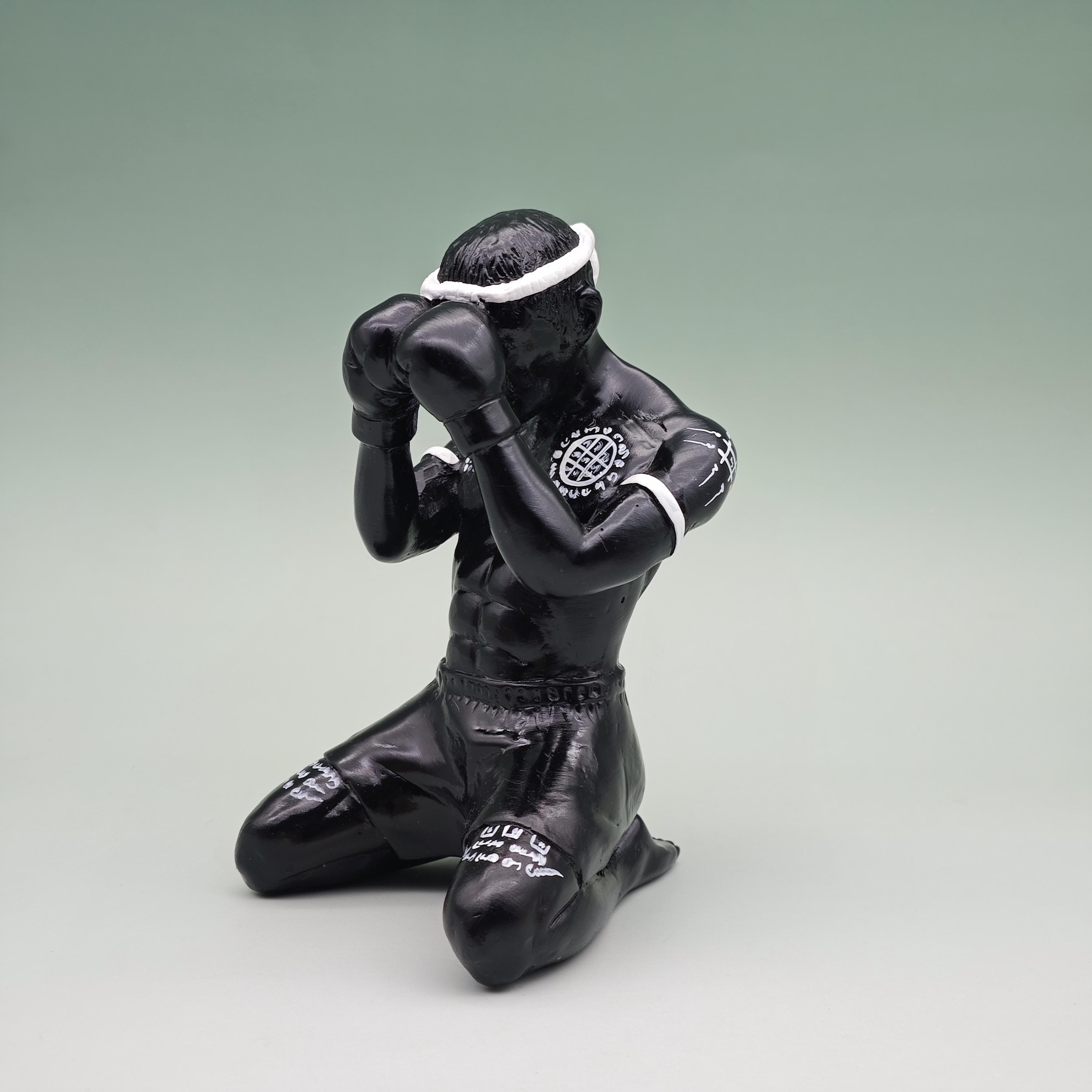 Muay Thai Boxer Figur - Harz Statue In Wai Kru Pose 12,7cm Für Deko