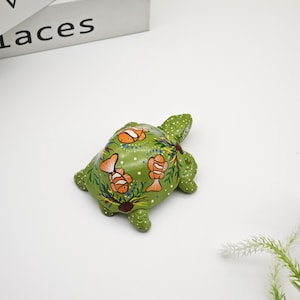 Turtle resin statue-Turtle sculpture-Green turtle statue-Green turtle with Nemo pattern