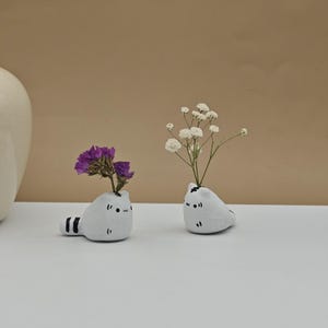 cat mini bud vase-cat lover home decor-Cat pottery-Tiny Miniature Cat Sculpture-desk decoration-Incense Holder-cute small vase-white cat
