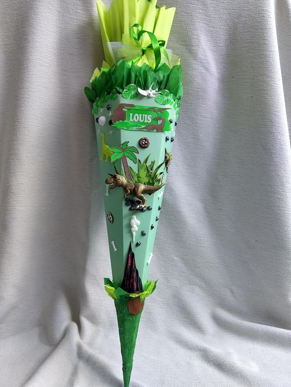 Schultüte 3D T-Rex handgefertigt stabil aus Hartkarton & Premium Krepp, Personalisierte Dinosaurier Zuckertüte für Jungen Einschulung 2026