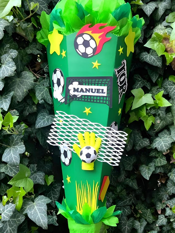 Schultüte Fußball 3D: Handgefertigtes Design aus nachhaltigem Hartkarton – personalisiert