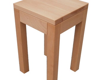 1 Beistelltisch in Buche massiv. Holztisch Hocker. 30x30x60cm hoch.