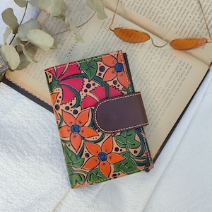Handmade wallet, Wallets for women, Bifold wallet, wallet with flowers, Womens wallet, leather goods, vintage wallet, tooled leather purse.