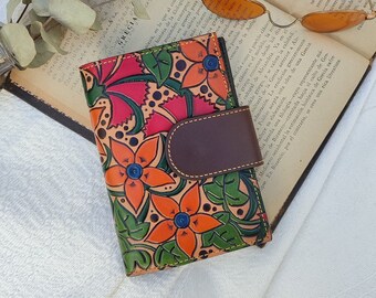 Handmade wallet, Wallets for women, Bifold wallet, wallet with flowers, Womens wallet, leather goods, vintage wallet, tooled leather purse.