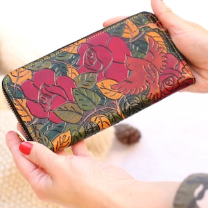 Leather Hummingbird Wallet for Women, Leather Wallet with Birds and Roses Engraved, Bird Purse, Wallet for Women, Hummingbird Gifts
