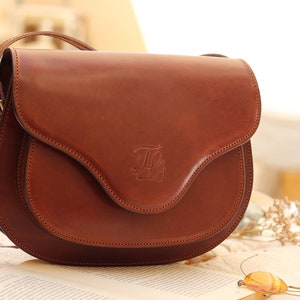Saddle Crossbody leather purse, authentic leather crossbody purse, mahogany leather purse women, artisan leather bag with adjustale strap Cognac Brown