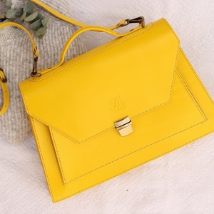 Sac d’ordinateur portable en cuir jaune vif femmes, sac d’ordinateur portable en cuir de 13 pouces, sac à main de sac de porte-documents de femme en cuir de qualité.