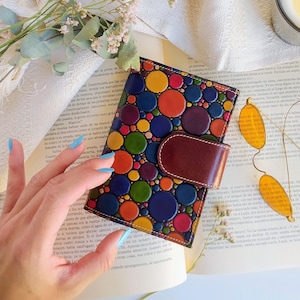 Portefeuille boho outillé, portefeuille fait main en cuir authentique pour femmes, portefeuille de style rétro en cuir peint, portefeuilles en cuir durable artisanal