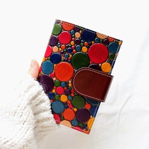Portefeuille en cuir psychédélique pour cartes, billets et espèces pour femme de confiance en soi, cadeau de portefeuille en cuir coloré peint à la main artisanal pour elle