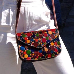 Torebka skórzana typu crossbody z kunsztem, w pełni obrobiona skórzana torebka, skórzana torebka w kształcie koperty, kolorowa skórzana torba, malowana skórzana torebka zdjęcie 1