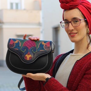 Hand tooled leather purse, hand made crossbody bag, unique al andalus leather bags, geometric pattern purses, leather carving bag, lady bag image 9