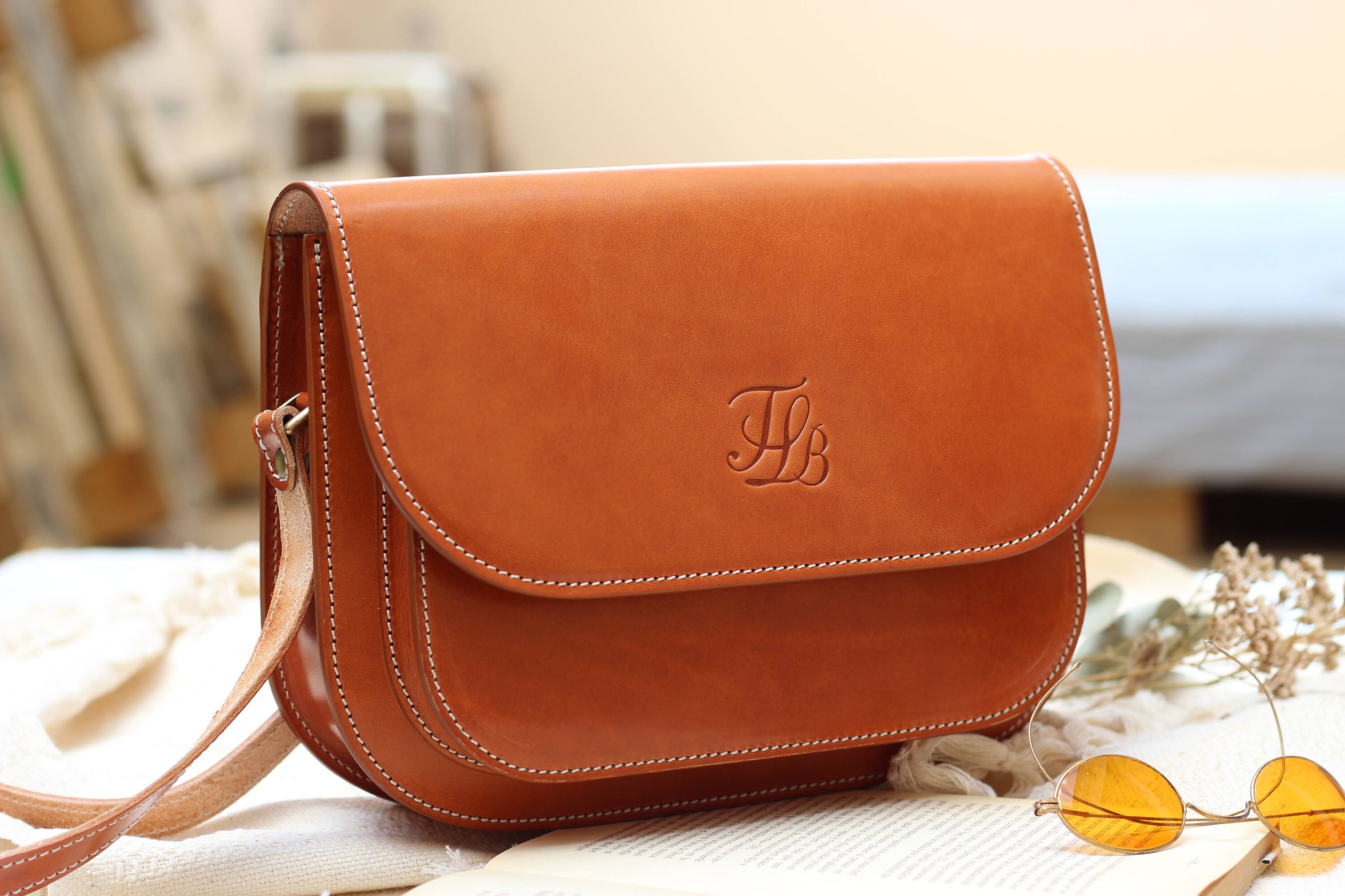Vlogo Signature Straw Pouch for Woman in Natural/saddle Brown