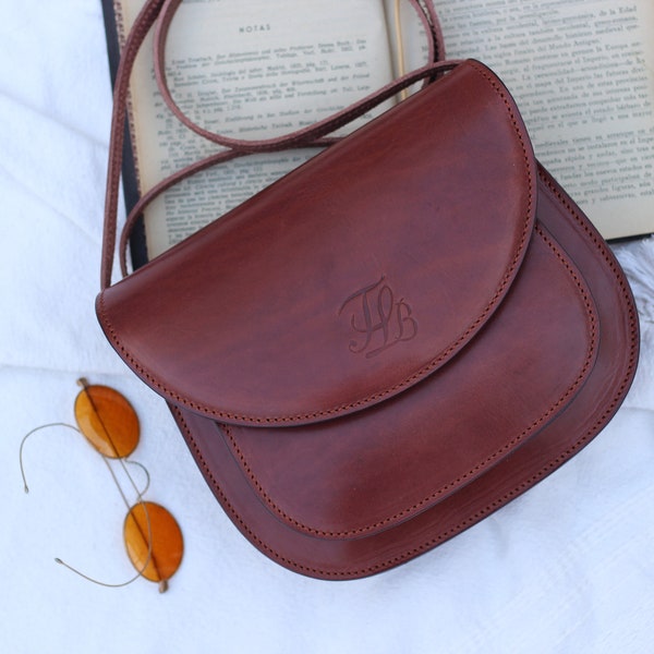 Handmade Leather Crossbody Handbag in Cognac Brown - Medium Sized Purse for Women, Perfect for Long Term Use.