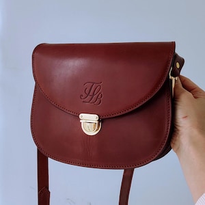 Handgefertigte Mahagoni-Ledertasche - Strukturierte Umhängetasche für den Alltag