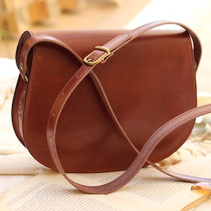 Saddle Crossbody leather purse, authentic leather crossbody purse, mahogany leather purse women, artisan leather bag with adjustale strap 画像 7