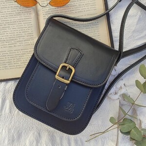 Stilvolle Mini-Umhängetasche aus echtem Leder mit Schnallendetail Black