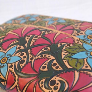 Vintage top handle leather bag, tooled Leather bag with flowers, artful purses craftsmanship, timeless pocketbook for women, timeless style image 10
