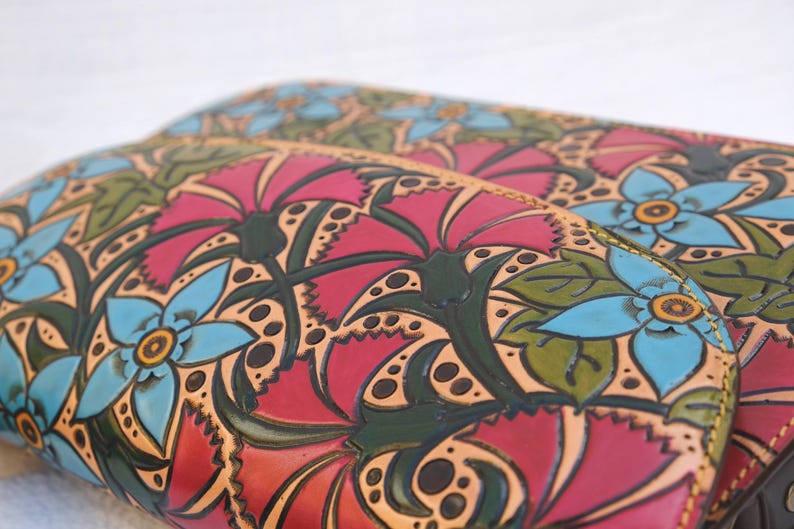 Vintage top handle leather bag, tooled Leather bag with flowers, artful purses craftsmanship, timeless pocketbook for women, timeless style image 10