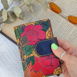 Roses Floral Wallet, Engraved Roses Floral Wallet for Women, Boho Floral Wallet Hadnmade, Bohemian Leather Floral Girly Wallet imagen 6