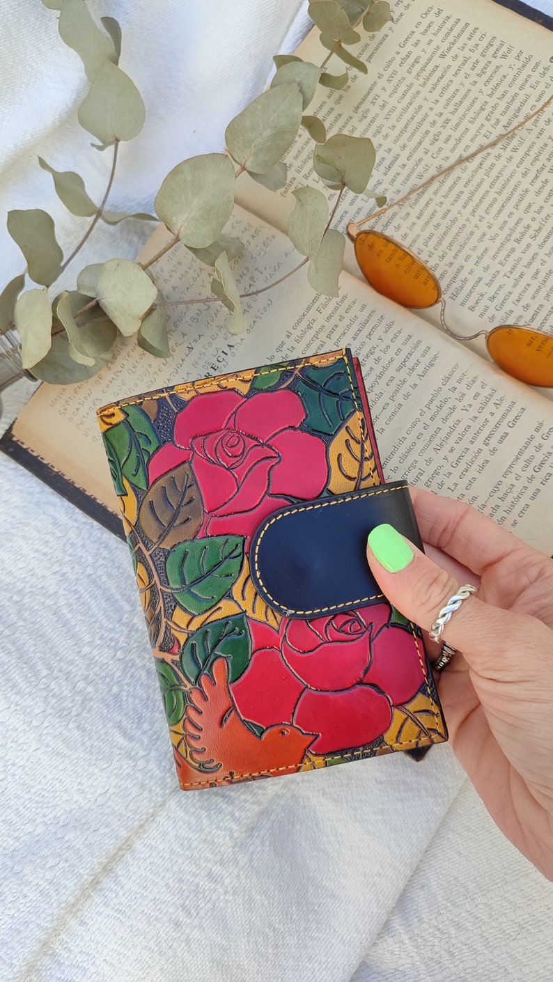 Roses Floral Wallet, Engraved Roses Floral Wallet for Women, Boho Floral Wallet Hadnmade, Bohemian Leather Floral Girly Wallet imagen 6