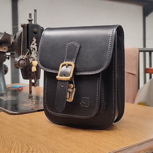 Leather Satchel Mini Black, Sac messager en cuir, Sac en cuir avec boucle, Sac à main en cuir, sac crossbody femmes