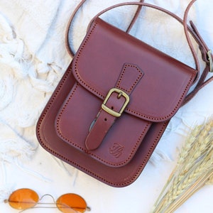 Stylish Mini Crossbody Bag in Genuine Leather with Buckle Detail Honey brown