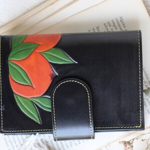 Portafoglio in pelle bifold nero, portafoglio bifold con chiusura, portafoglio bifold in castagno nero, portafoglio con chiusura in pelle, portafoglio in pelle fatto a mano, immagine 5