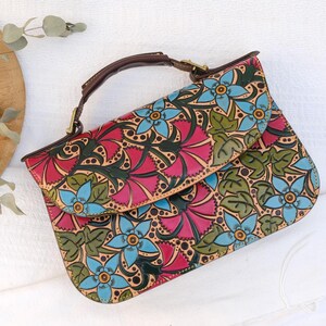 Vintage top handle leather bag, tooled Leather bag with flowers, artful purses craftsmanship, timeless pocketbook for women, timeless style image 9